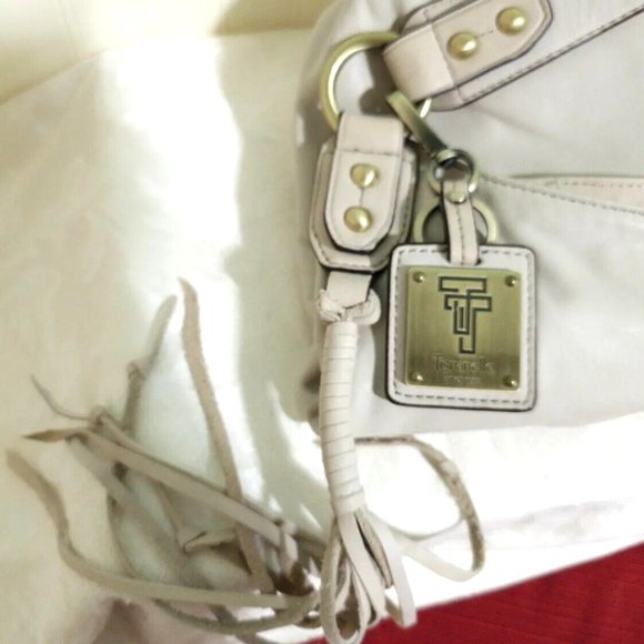 Tignanello Beige 100% Leather Large Shoulder Bag Purse Magnet Close Stud Bottom - Picture 5 of 16